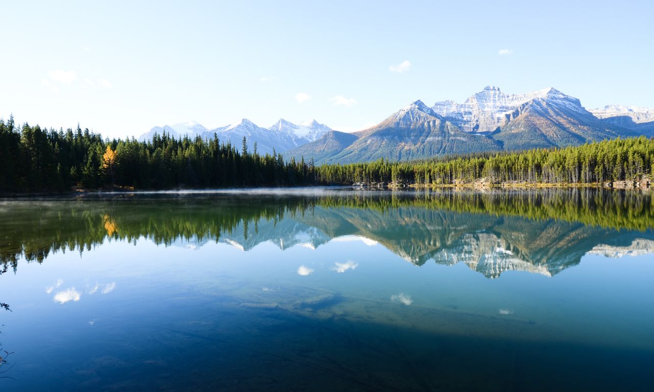 01 Canadian Rockies Herbert Lake in Autumn Morning, Canadian Rockies (Canada)